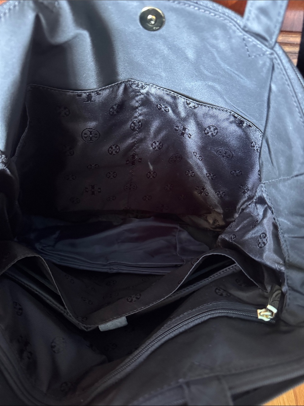 Tory Burch Black Nylon Duffel Bag with Logo Emblem Diaper Bag - Picture 5 of 6